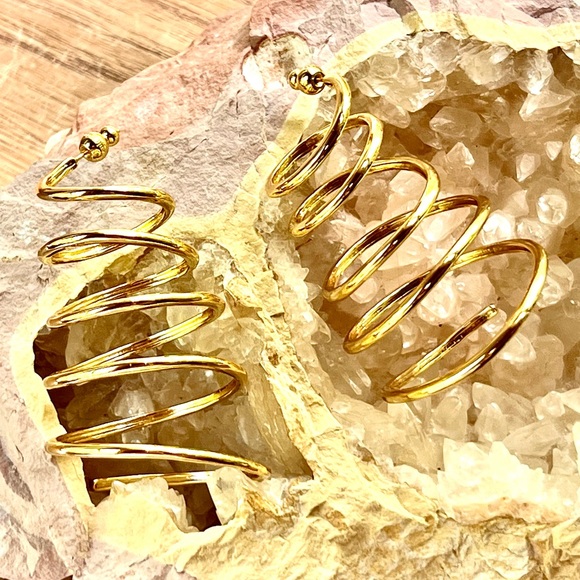 πΊπHPππΊ NWT Cult Gaia Ezlynn Gold Serpentine Earrings - Picture 14 of 16